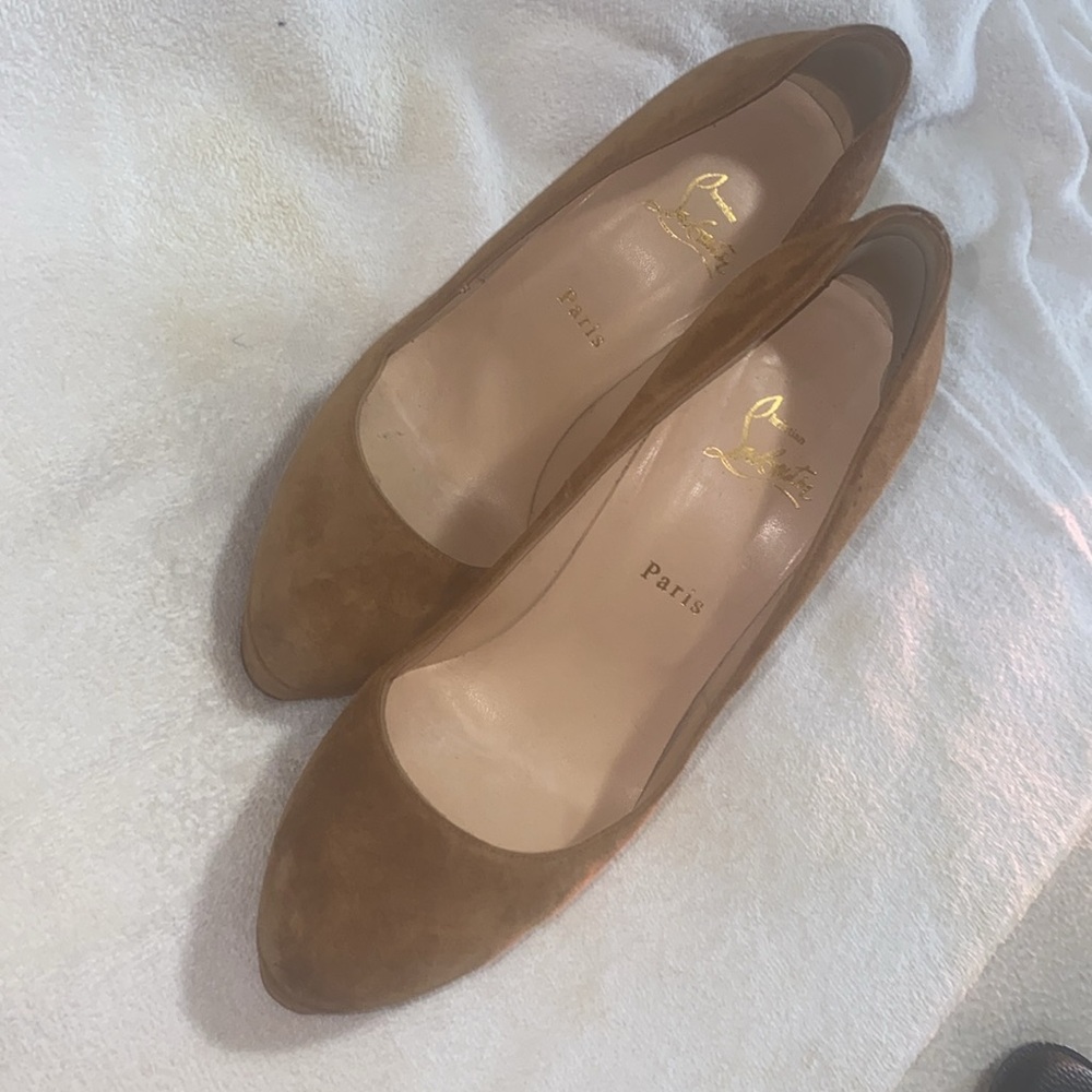 🔥❤️ Christian Louboutin Camel Suede Platform Heels - Picture 2 of 11